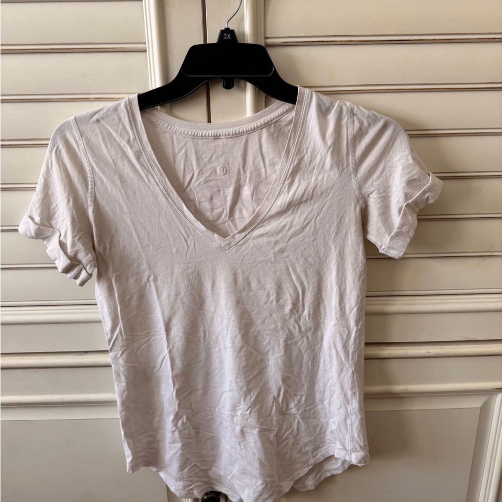 lululemon athletica Cream V-Neck Short Sleeve Tee